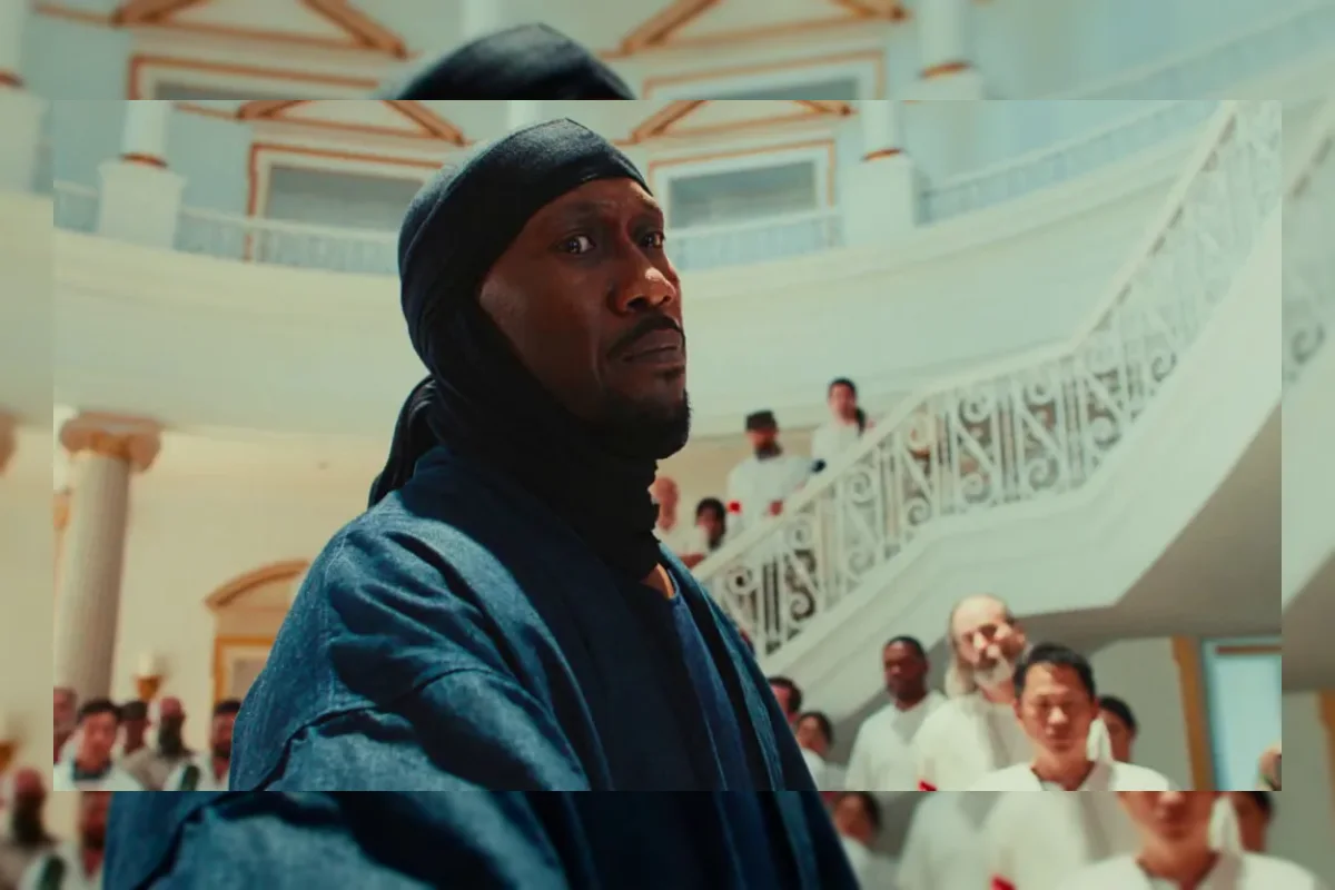 Mahershala Ali Pamer Aksi Pedang di Trailer Film 'Your Mother Your Mother Your Mother'
