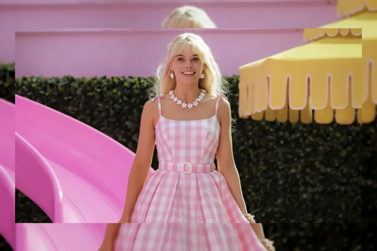 Sebelum Barbie, Margot Robbie Tampil di Film Komedi Romantis Lintas Waktu Bersama Penjahat Star Wars