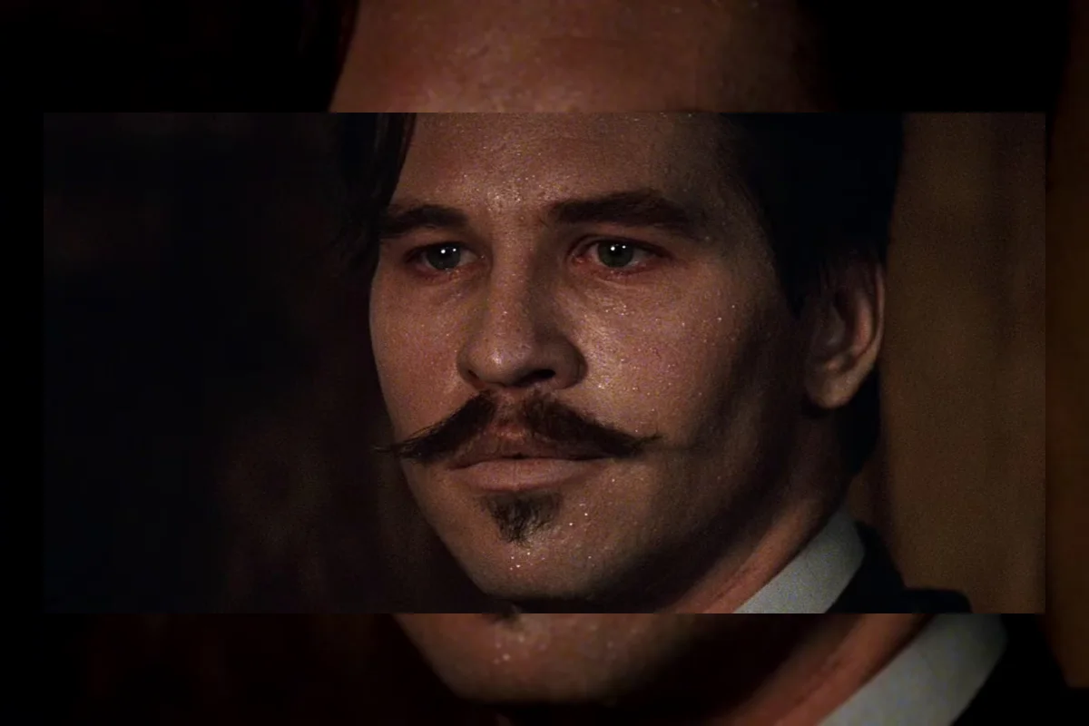 Val Kilmer memerankan Doc Holliday dalam film Tombstone