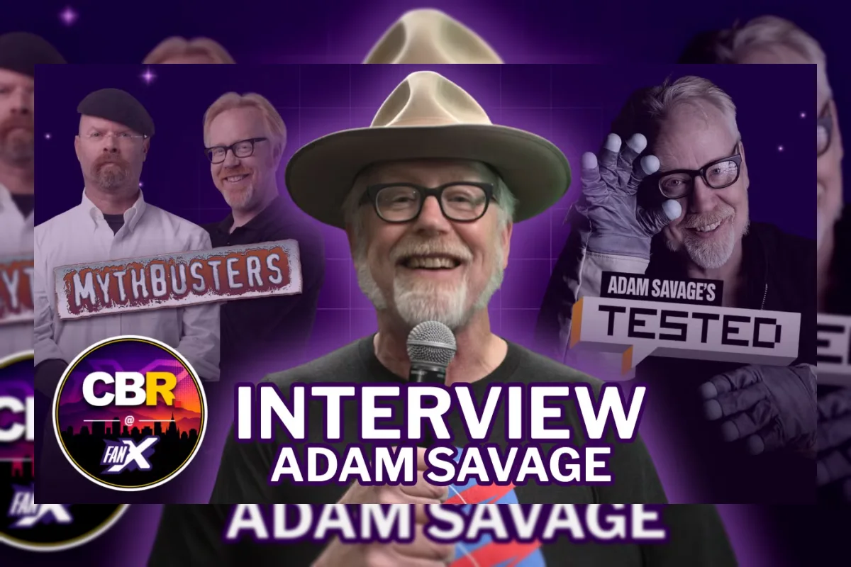 Adam Savage berbicara di atas panggung FanX 2026