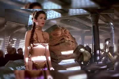 Kolektor Pamer Skateboard Santa Cruz Star Wars Edisi Terbatas dengan Leia Gold Bikini