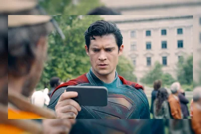 Cup Viral Supergirl Dapat Respons Lucu dari Pemeran Superman David Corenswet dan Nicholas Hoult
