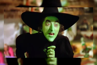 Replika Sepatu Ruby "The Wizard of Oz" Terjual Jauh di Bawah Aslinya