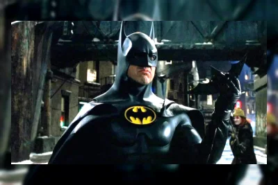 Perang Koleksi: Emblem Batman Adam West vs Michael Keaton di Lelang
