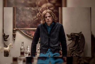 Zack Snyder Ungkap Peran Asli Jesse Eisenberg di Batman v Superman