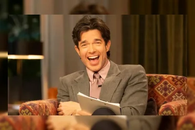John Mulaney Dikabarkan Negosiasi untuk Membintangi Reboot Get Smart Karya Mel Brooks