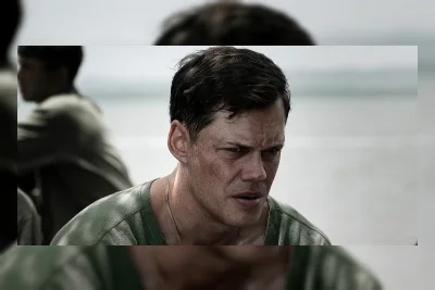 Bill Skarsgard Bintangi Film Perang Dunia Terbaru di Netflix