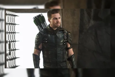 Stephen Amell Beri Isyarat Misterius Lewat Video, Penggemar Arrow Berspekulasi
