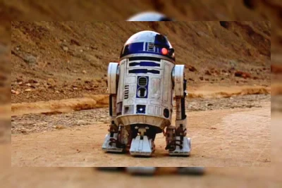 Action Figure Vintage Star Wars R2-D2 Langka Karena Kesalahan Pabrik Unik