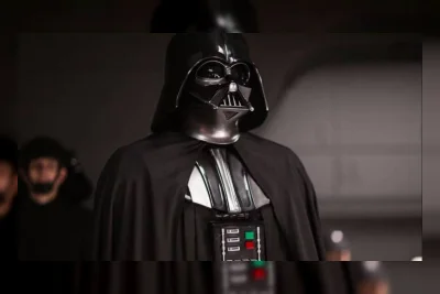 Kolaborasi Unik NFL dan Star Wars Hadirkan Darth Vader untuk Wawancara Pemain