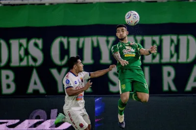 Saat GBT Bergolak: Persebaya Ditahan Juru Kunci, Tavares Beri Janji