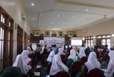 Unicharm dan JCI Beri Penyuluhan Pentingnya Memilah Sampah di Ponpes Bahrul Ulum, Jombang