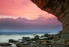 Cek Jam Operasional di 3 Lokasi Pantai Estetik Bak di Negeri Dongeng dengan Gua Sebagai Hiasan Pemandangan di Kebumen, Minat Mampir?